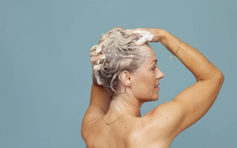 5 Najlepszych Odżywek do Blond Włosów - Koniec z Żółtym Odcieniem!
