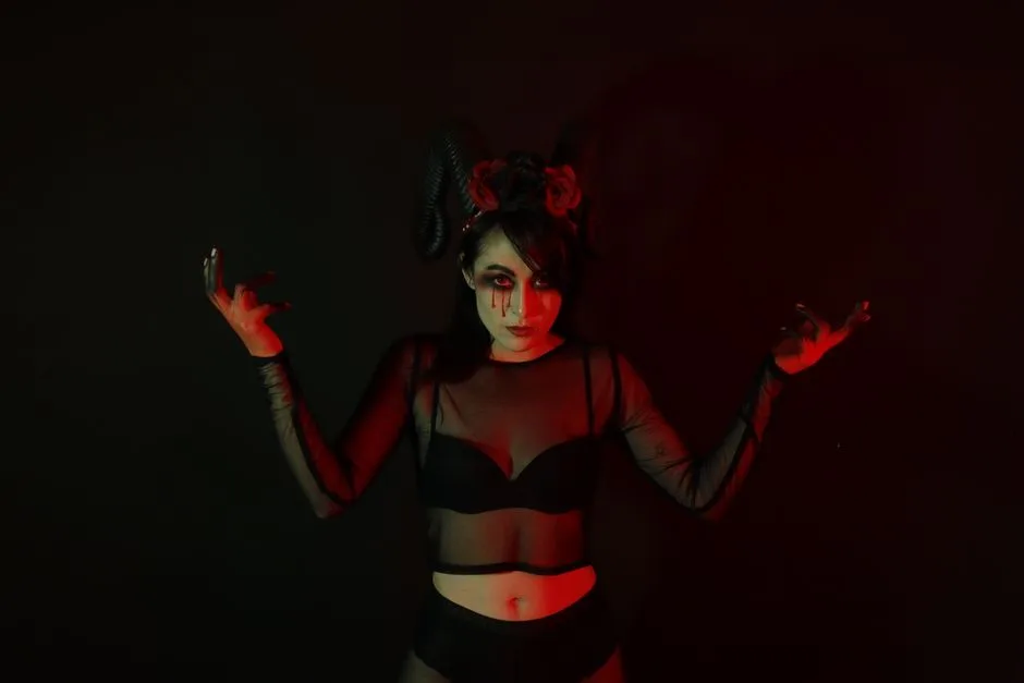 Demon w 30 Minut: Makijaż Diablicy Krok po Kroku na Halloween