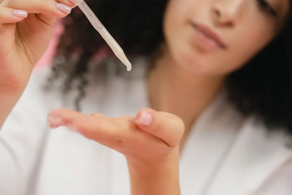 Domowe serum z witaminą C na przebarwienia - prosty przepis w 10 minut