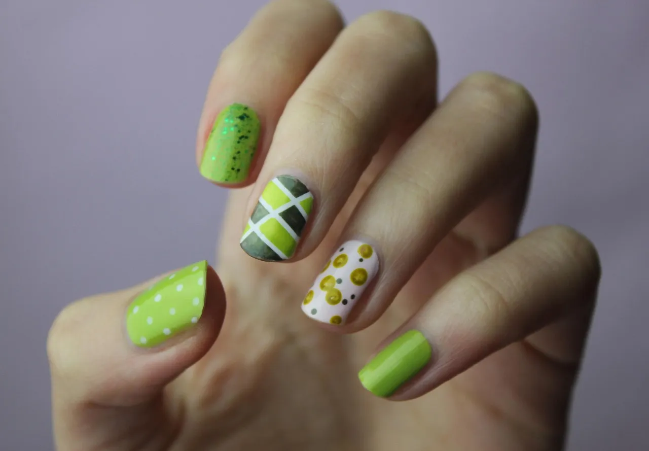 Paznokcie Butelkowa Zieleń: 30 Eleganckich Inspiracji na Każdą Okazję