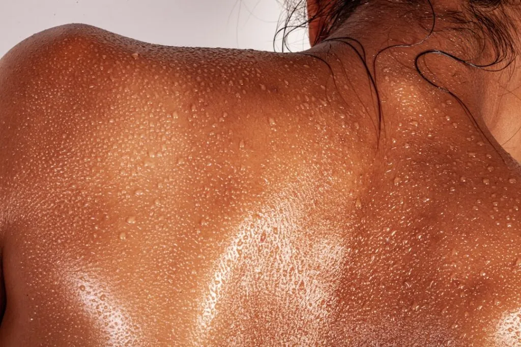 Pielęgnacja Dłoni w Czasie Menopauzy – 7 Zmian Skórnych i Jak Dostosować Rutynę Anti-Aging