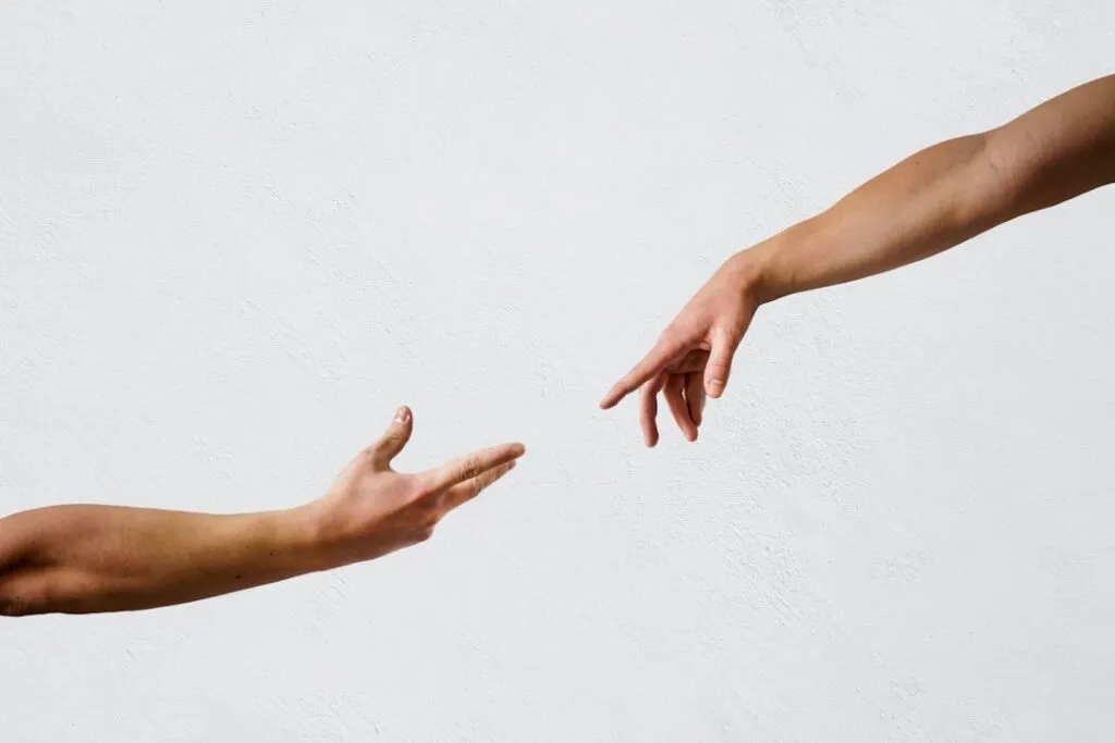Manicure Hybrydowy a Wzmacnianie Płytki – Czy Hybryda Niszczy Paznokcie? Fakty i Mity