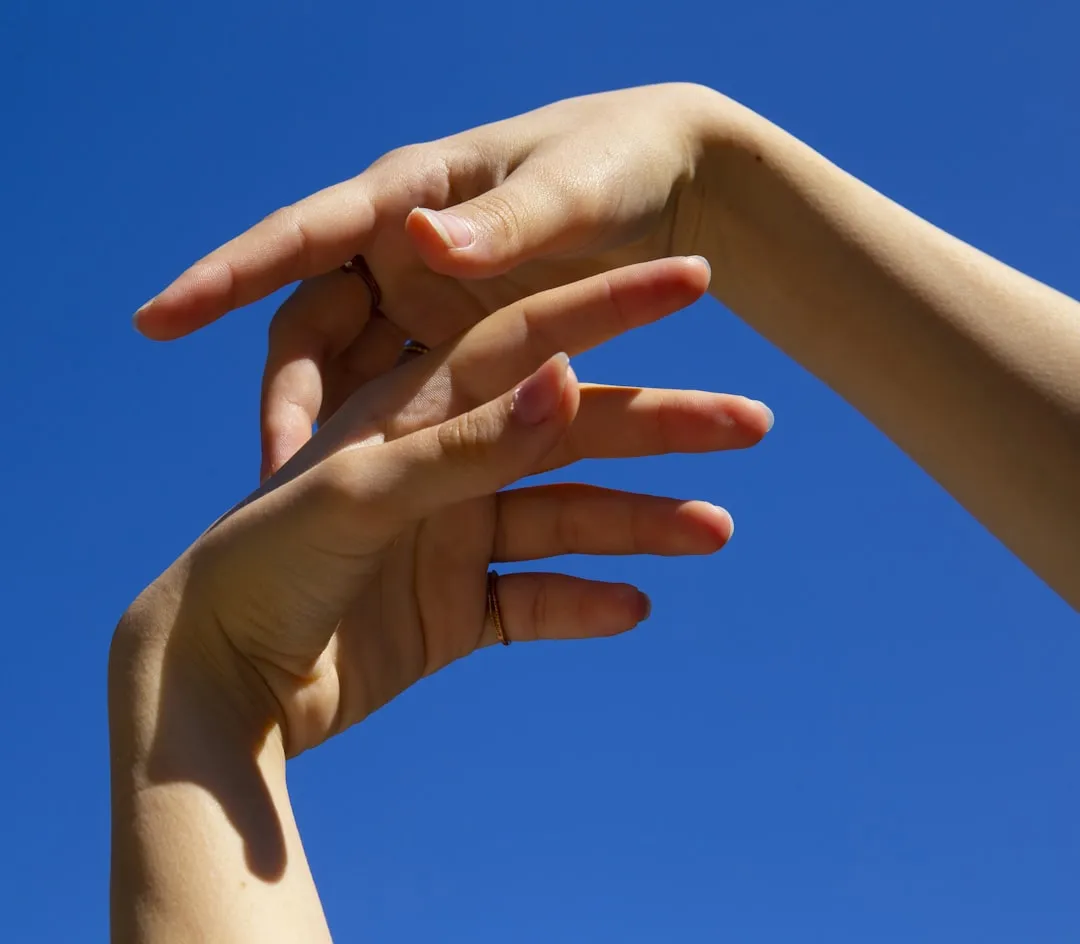 Paznokcie Marzec 2026: 10 Gorących Trendów, Które Musisz Znać!