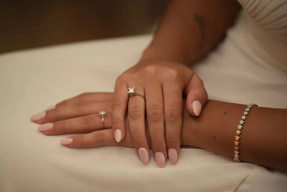 Manicure Nude: 30 Ponadczasowych Stylizacji na Każdą Okazję