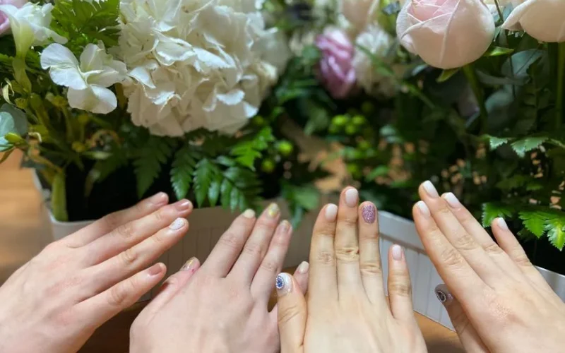 Manicure Wzory Kwiatowe: 30 Najpiękniejszych Inspiracji na Każdą Okazję
