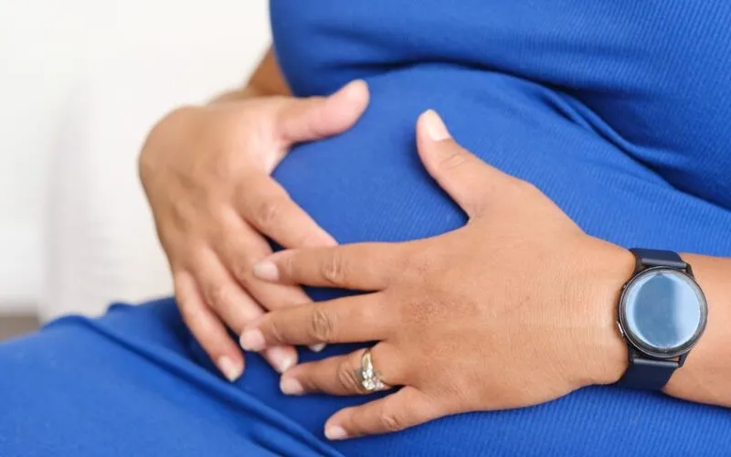 Manicure Hybrydowy w Ciąży – Czy Jest Bezpieczny? Fakty i Mity