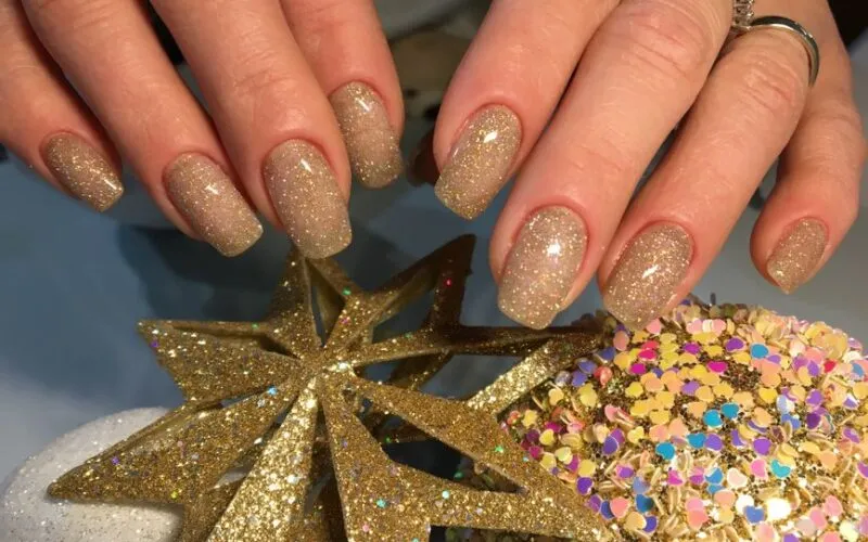 Paznokcie z Cyrkonia: 30 Błyszczących Inspiracji na Idealny Manicure