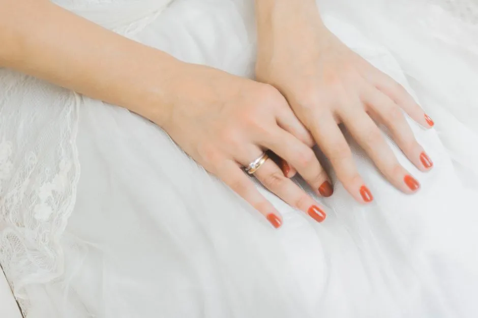 Jak Zrobić Manicure Hybrydowy Idealny na Wesele? 5 Trwałych i Eleganckich Stylizacji