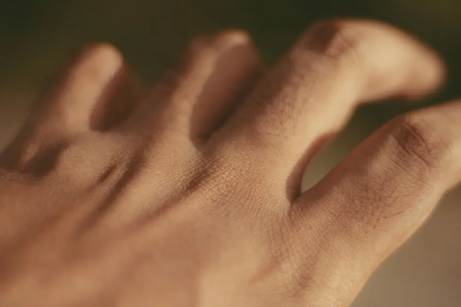 Manicure Magnetyczny: 5 Technik na Efekt Kociego Oka bez Smug