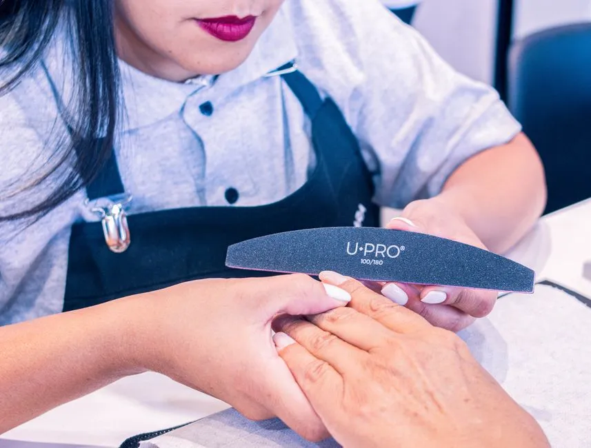 Profesjonalne portfolio manicure - sekrety zdjęć paznokci 2026