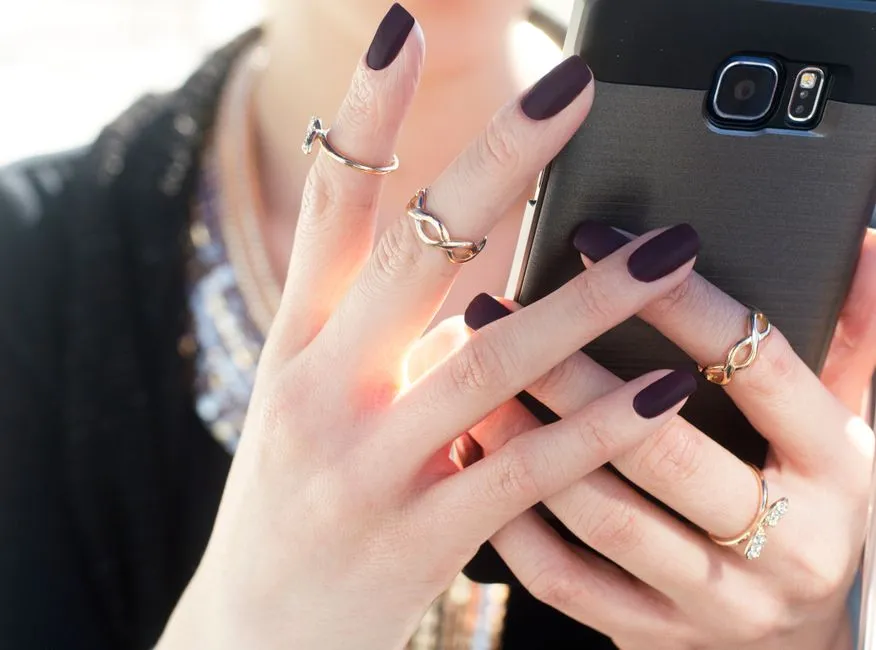 Manicure hybrydowy krok po kroku dla początkujących – poradnik bez błędów