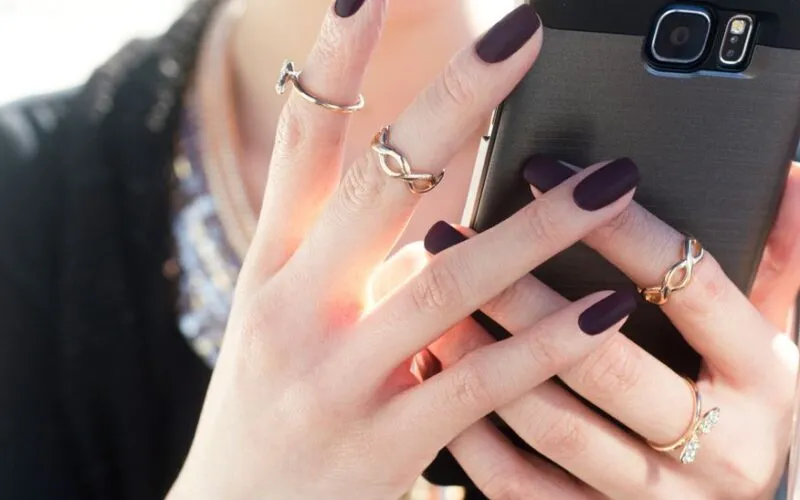 Jak Stworzyć Profesjonalne Portfolio Manicure? Poradnik dla Początkujących Stylistek