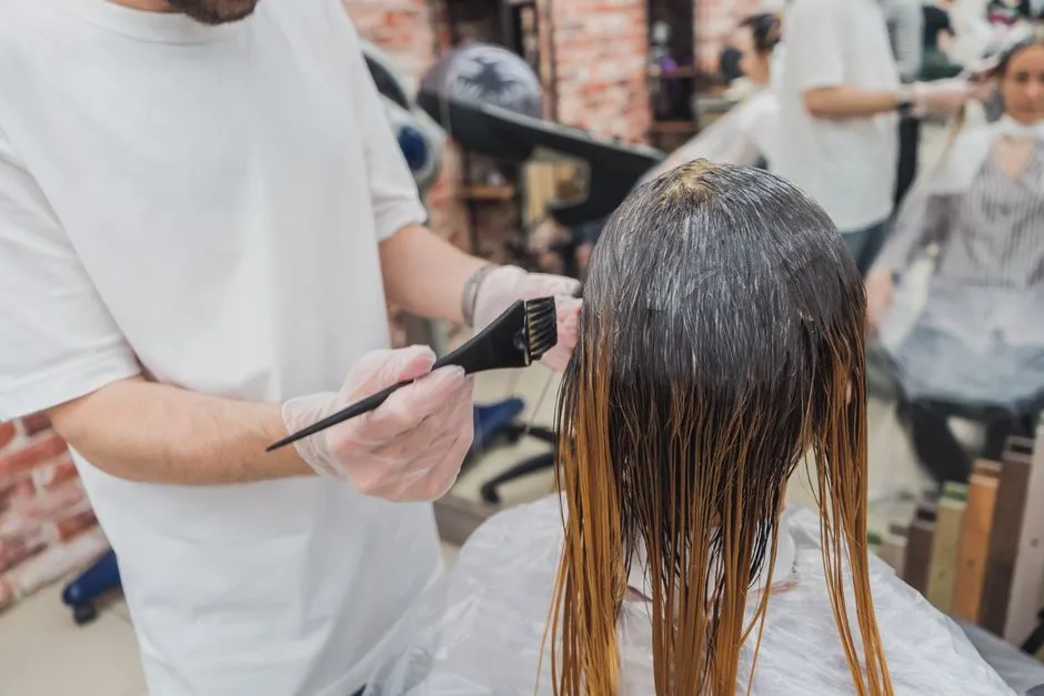 Farbowanie Włosów z Brązu na Blond w Domu: 5 Sprawdzonych Kroków