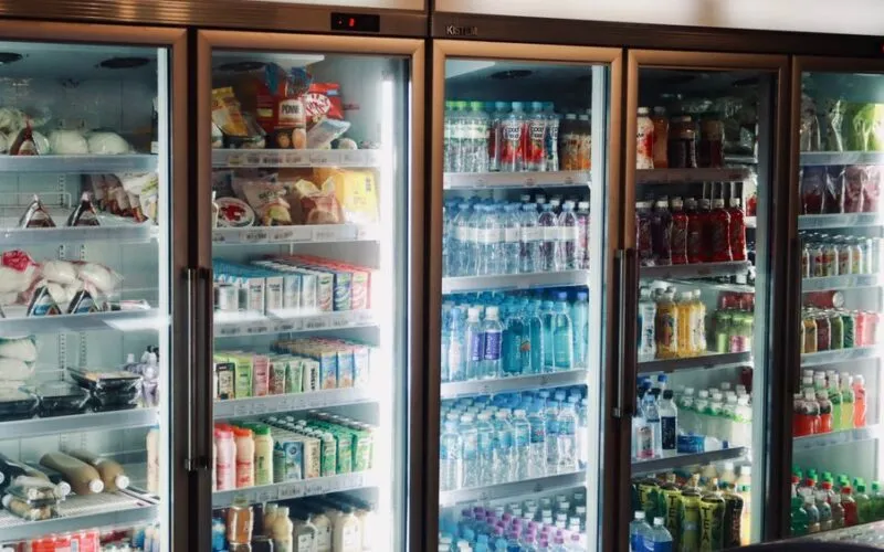 Jak Przechowywać Domowe Kosmetyki w Lodówce? Poradnik Ważności i Bezpieczeństwa dla 10 Produktów