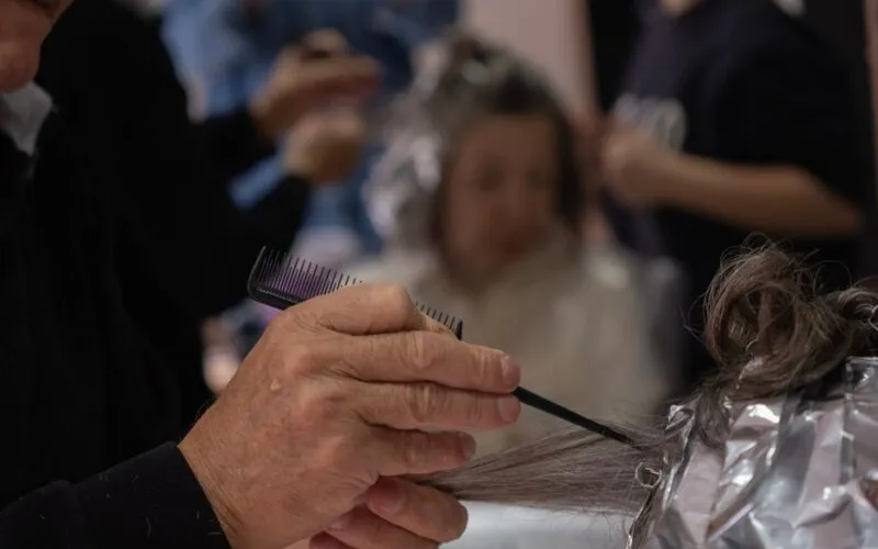 Farba do włosów L’Oréal - Która Kryje Siwe i Trzyma Kolor? Opinie 2026