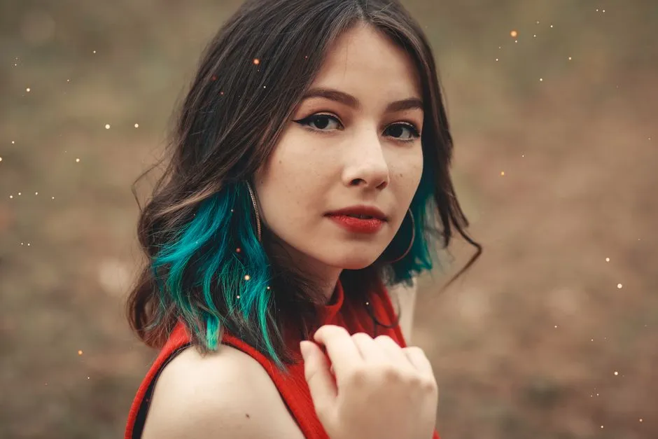 Refleksy na Ciemnych Włosach: 7 Modnych Inspiracji i Domowy Sposób