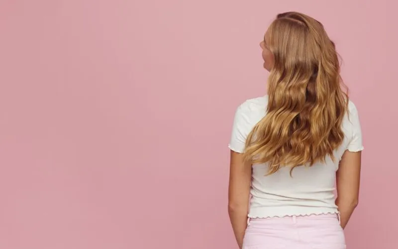 Refleksy pasemka na blondzie – 10 Najlepszych Inspiracji i Porad