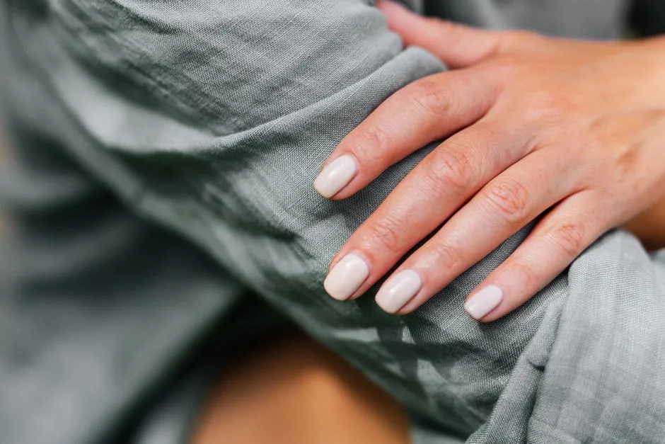 Manicure Hybrydowy Krok po Kroku – Poradnik dla Alergików i Osób z Wrażliwą Skórą