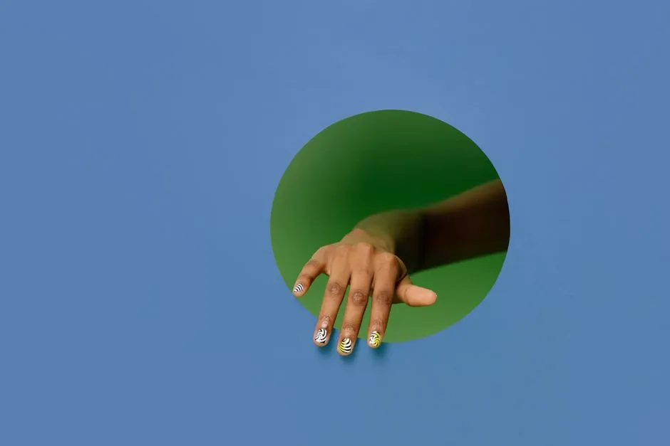 Manicure Magnetyczny: 5 Technik na Efekt Kociego Oka bez Smug