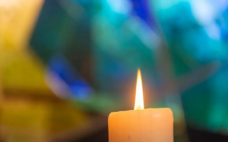 Dlaczego Lakier Hybrydowy Odchodzi Płatami? 7 Najczęstszych Błędów i Rozwiązań