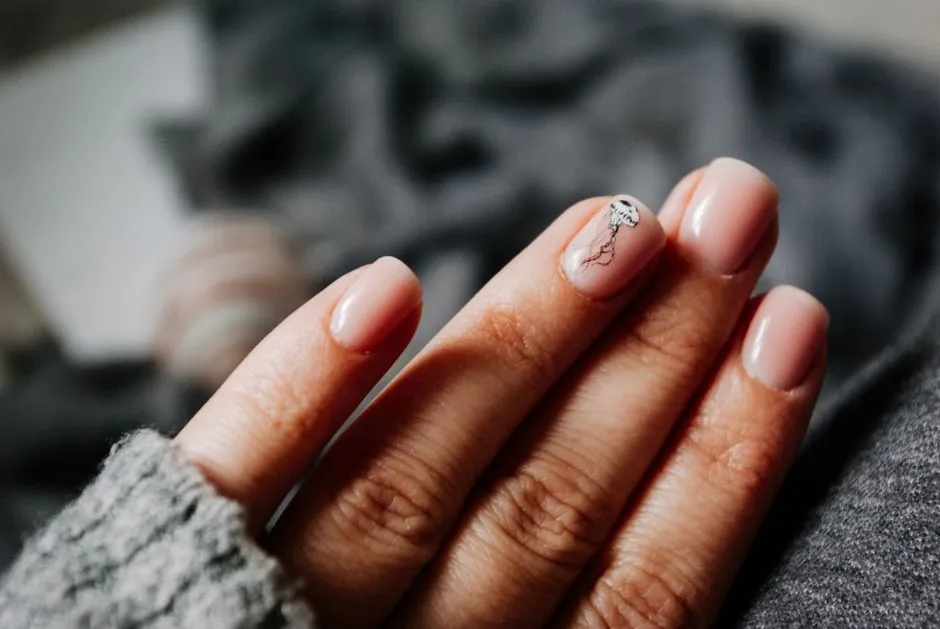 Paznokcie Hybrydy: 10 Najlepszych Trików na Idealny Manicure w Domu