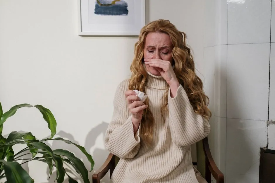 Manicure Hybrydowy a Alergia – Jak Rozpoznać Objawy i Bezpiecznie Stosować Hybrydy?