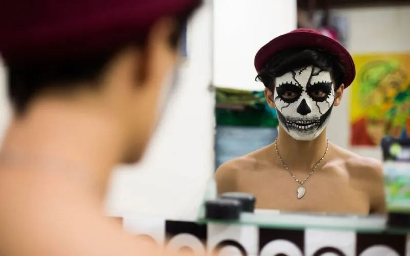 Jak Zrobić Makijaż na Halloween? 10 Prostackich Kroków dla Każdego!