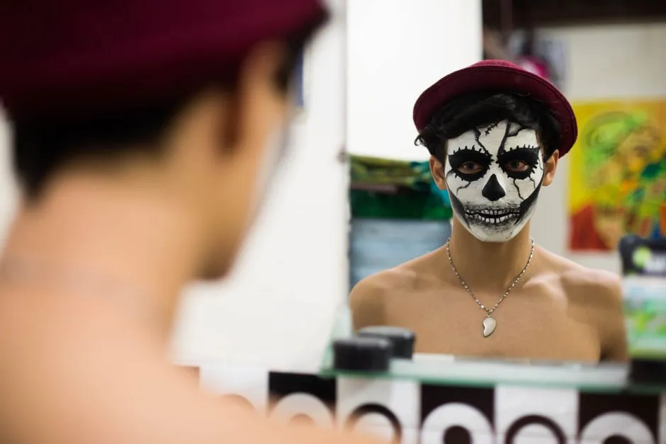 Jak Zrobić Makijaż na Halloween? 10 Prostackich Kroków dla Każdego!