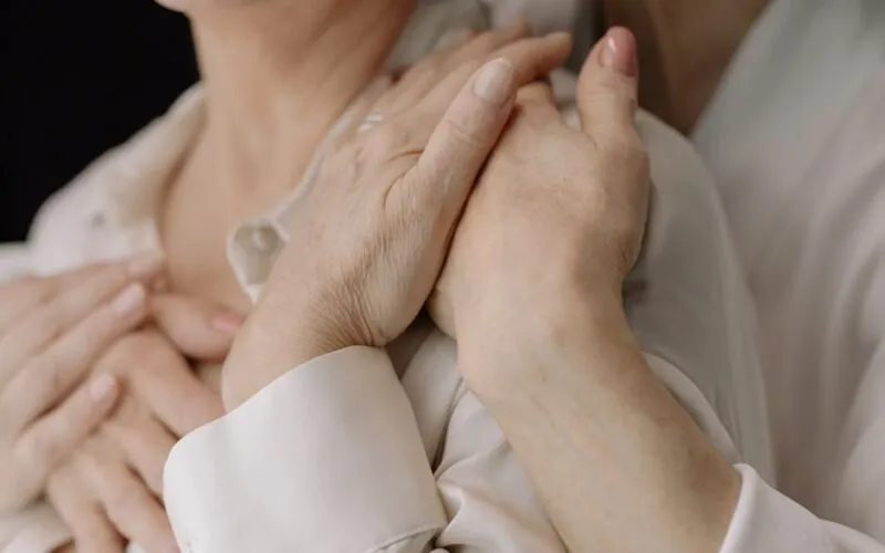 Pielęgnacja Dłoni po 50. Roku Życia – 7 Złotych Zasad Anti-Aging