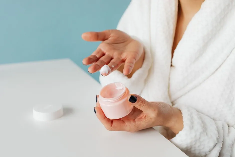 Dłonie bez zmarszczek? Retinol krok po kroku w 2026