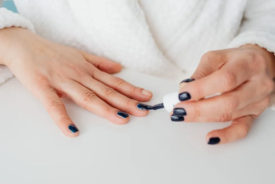 Granatowe Paznokcie 2026: 50 Eleganckich Inspiracji na Modny Manicure