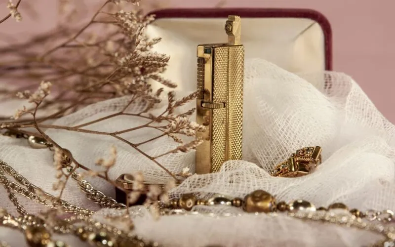 Złote Paznokcie 2026: 50 Olśniewających Inspiracji na Manicure