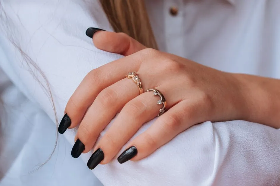 Jakie błędy w manicure hybrydowym niszczą płytkę? 7 najgorszych nawyków i jak ich uniknąć