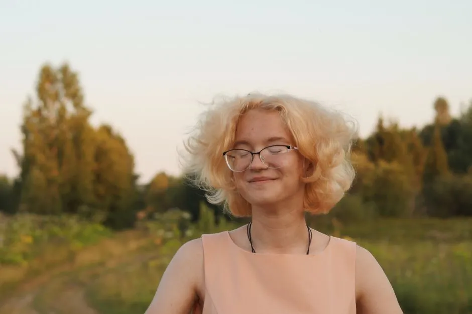 Bardzo Jasny Beżowy Blond: 5 Sprawdzonych Sposobów na Idealny Odcień