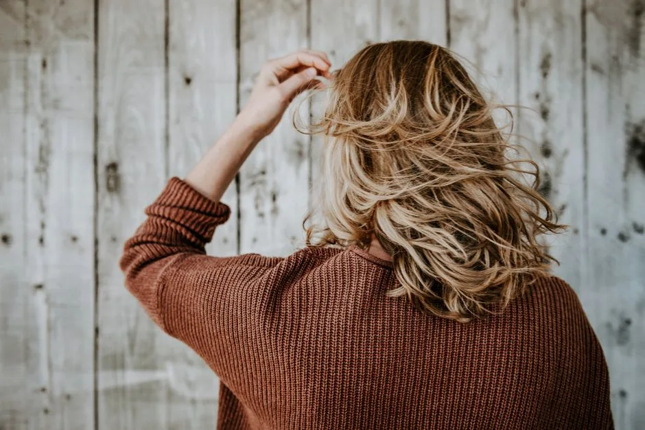 Farba bez amoniaku blond - 7 najlepszych odcieni bez żółci w 2026