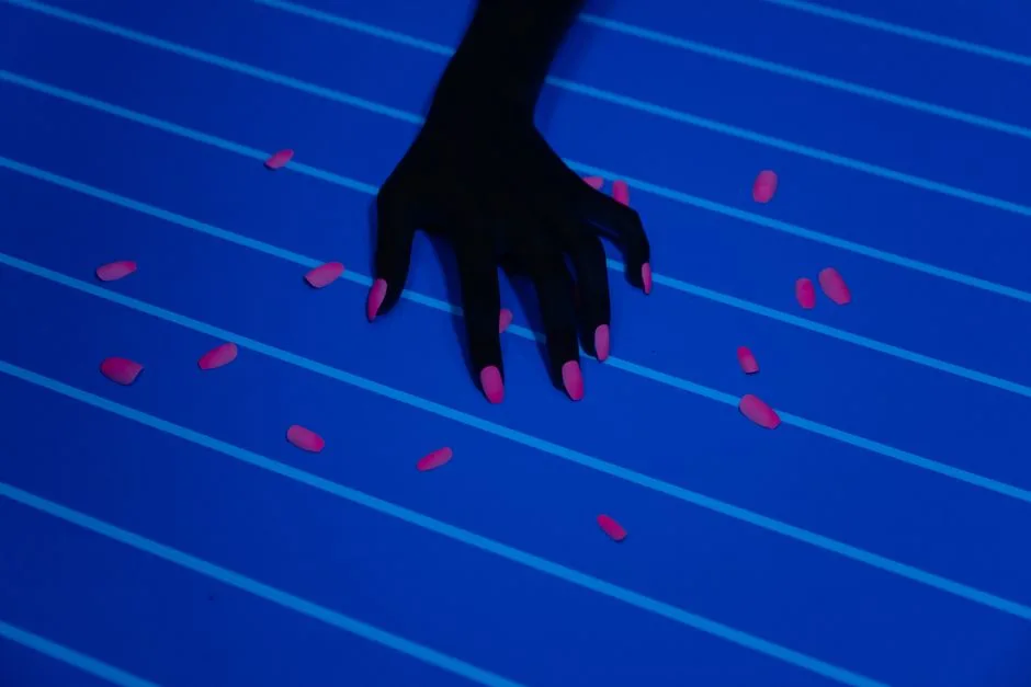 Paznokcie Pomarańczowe Neon: 15 Najlepszych Inspiracji na Lato 2026