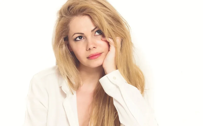 Przyciemnienie Blondu: 7 Naturalnych Sposobów Bez Farby